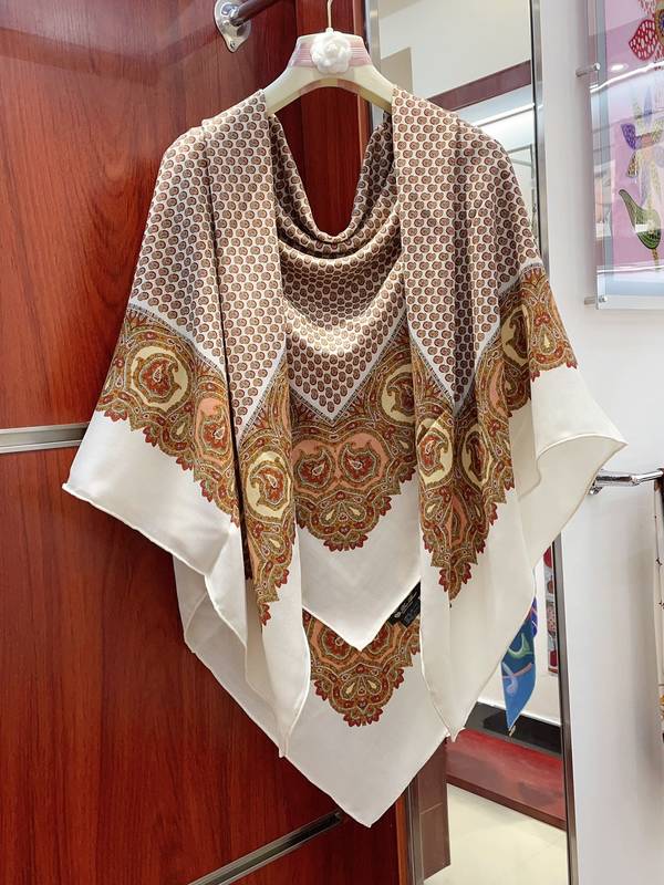 Loro Piana Scarf LPC00060 Loro Piana Scarf LPC00060